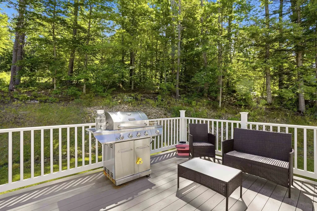 316 Montelona Road Goffstown NH 03045
