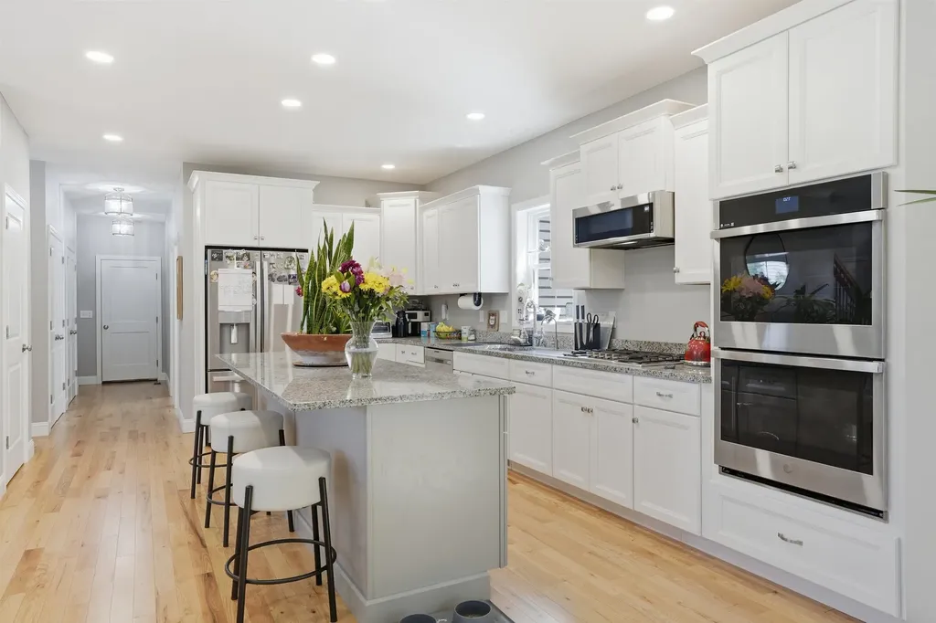 316 Montelona Road Goffstown NH 03045