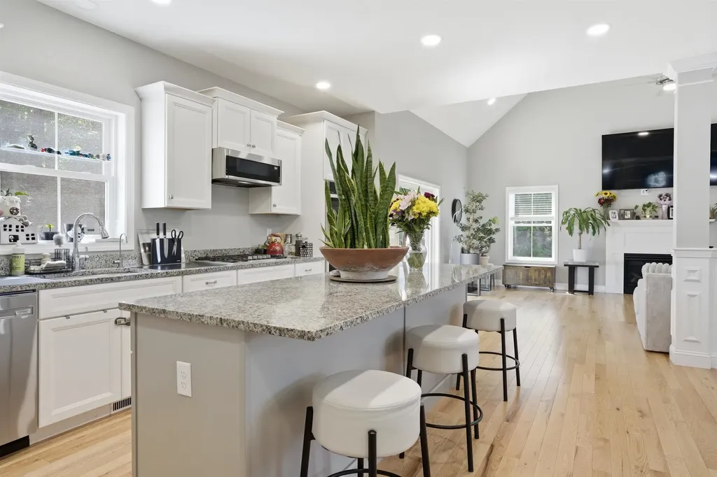 316 Montelona Road Goffstown NH 03045
