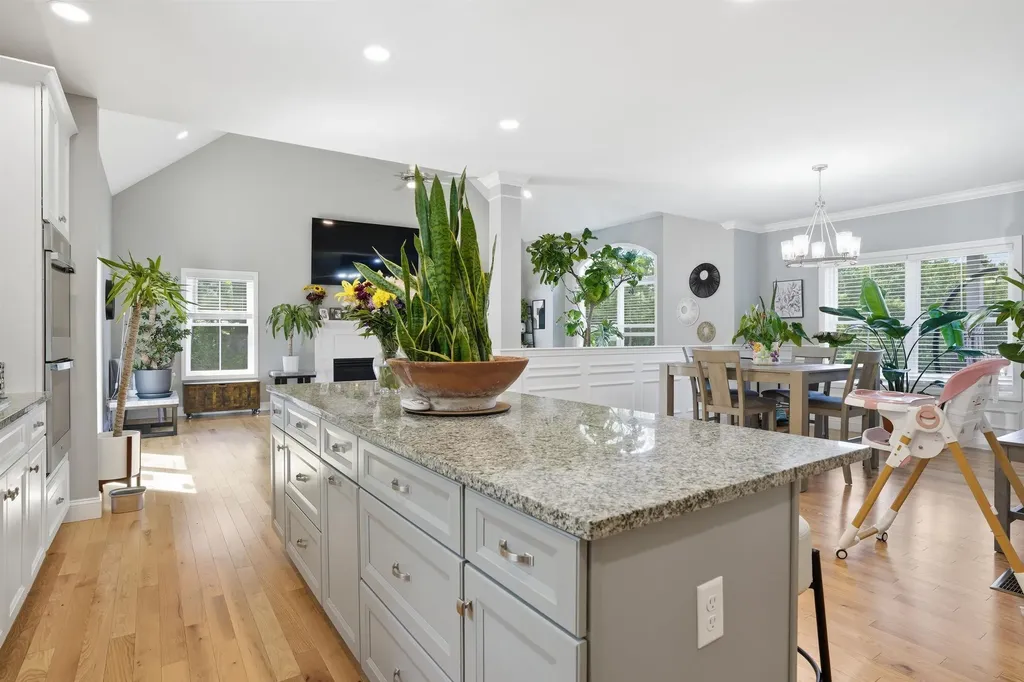 316 Montelona Road Goffstown NH 03045