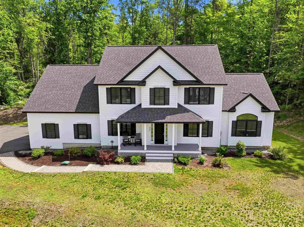316 Montelona Road Goffstown NH 03045