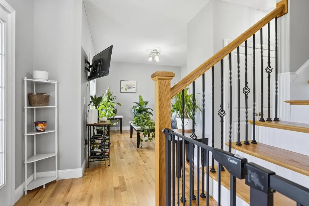 316 Montelona Road Goffstown NH 03045