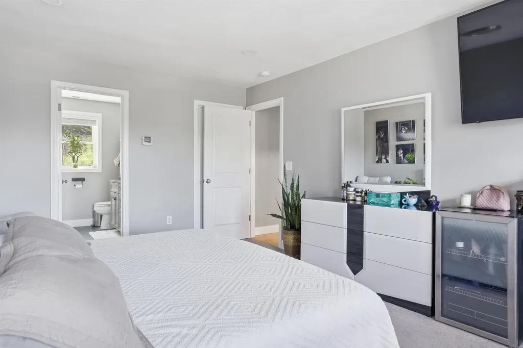 316 Montelona Road Goffstown NH 03045
