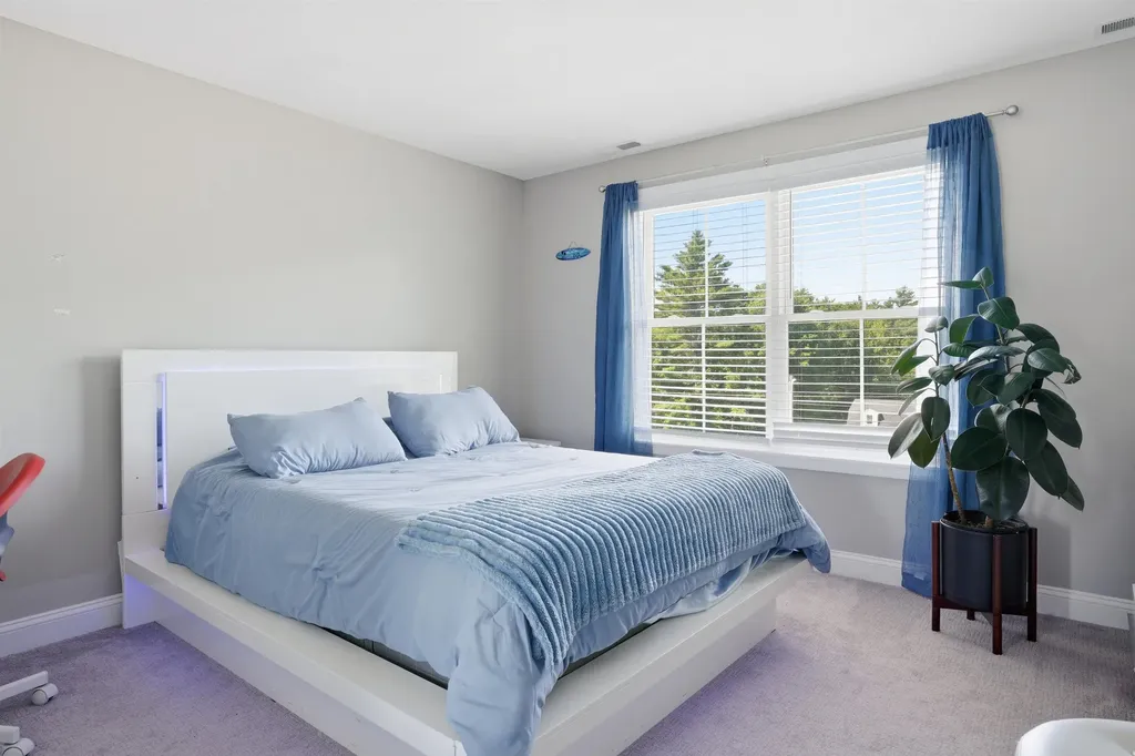 316 Montelona Road Goffstown NH 03045