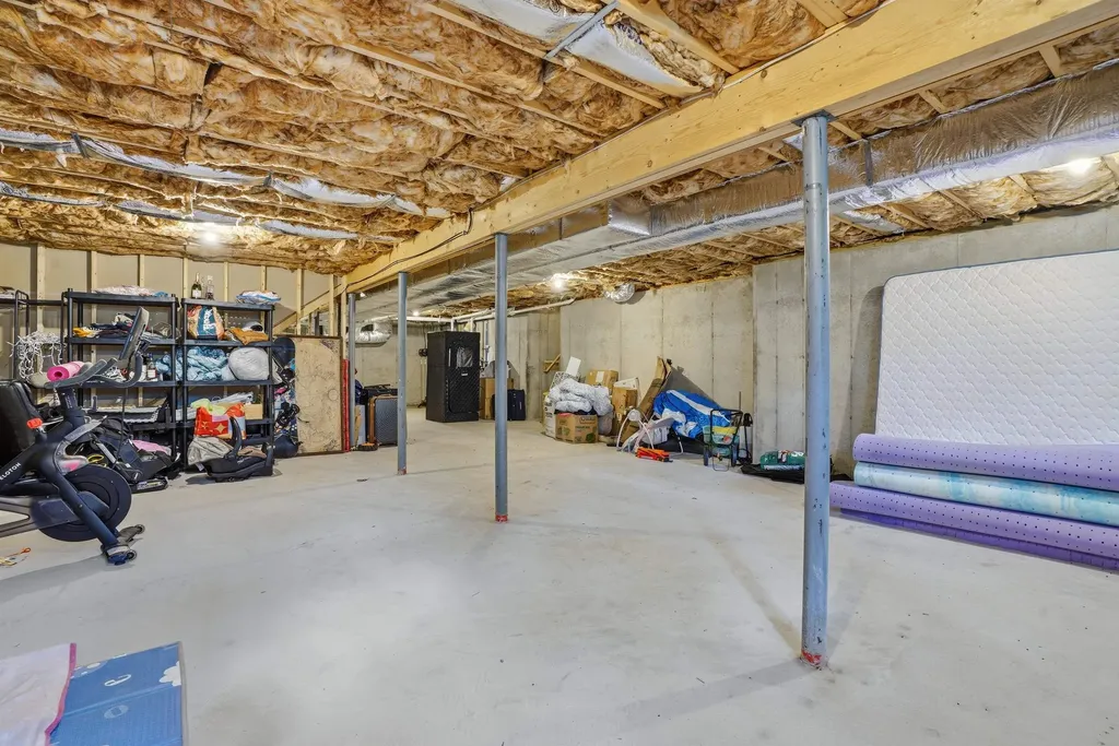 316 Montelona Road Goffstown NH 03045