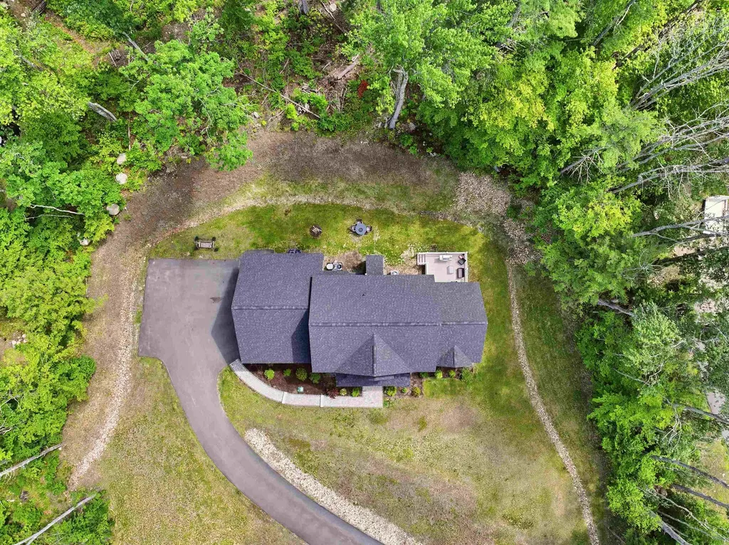 316 Montelona Road Goffstown NH 03045