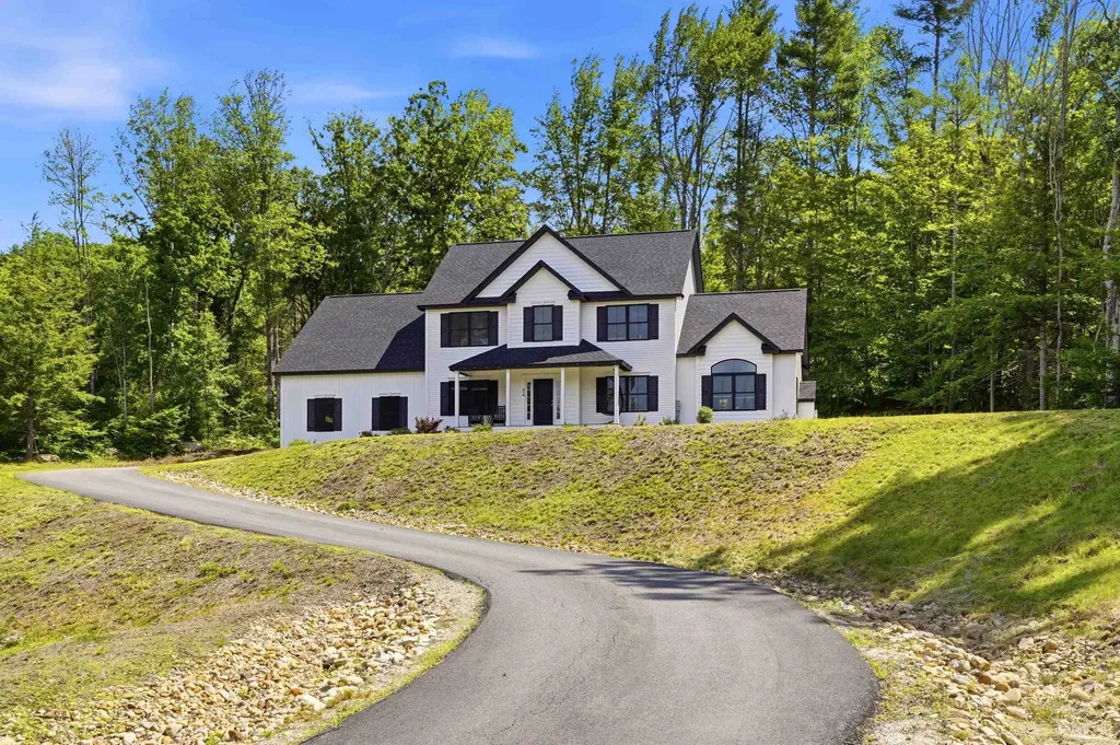 316 Montelona Road Goffstown NH 03045