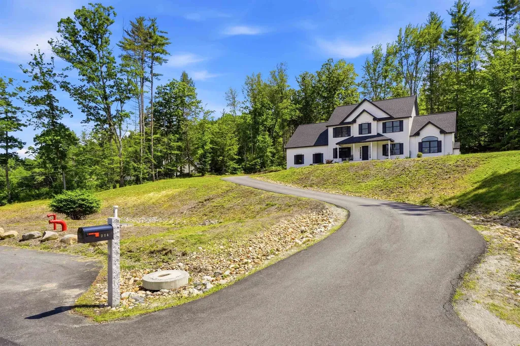 316 Montelona Road Goffstown NH 03045