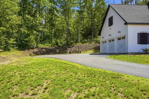 316 Montelona Road Goffstown NH 03045