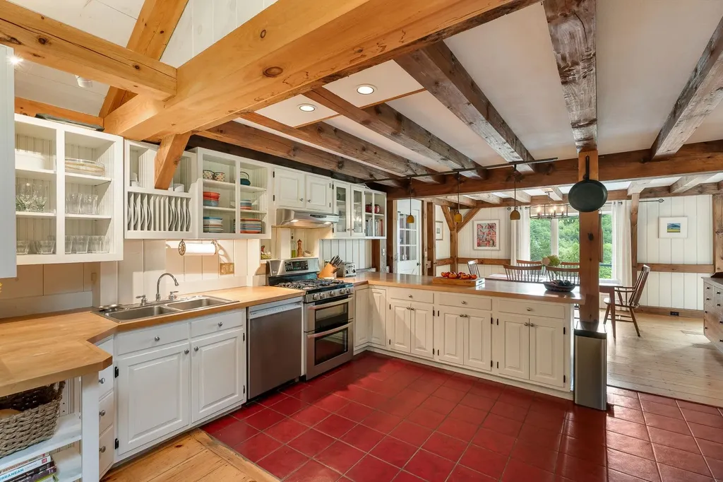 217 South Perry Road Barnard VT 05091