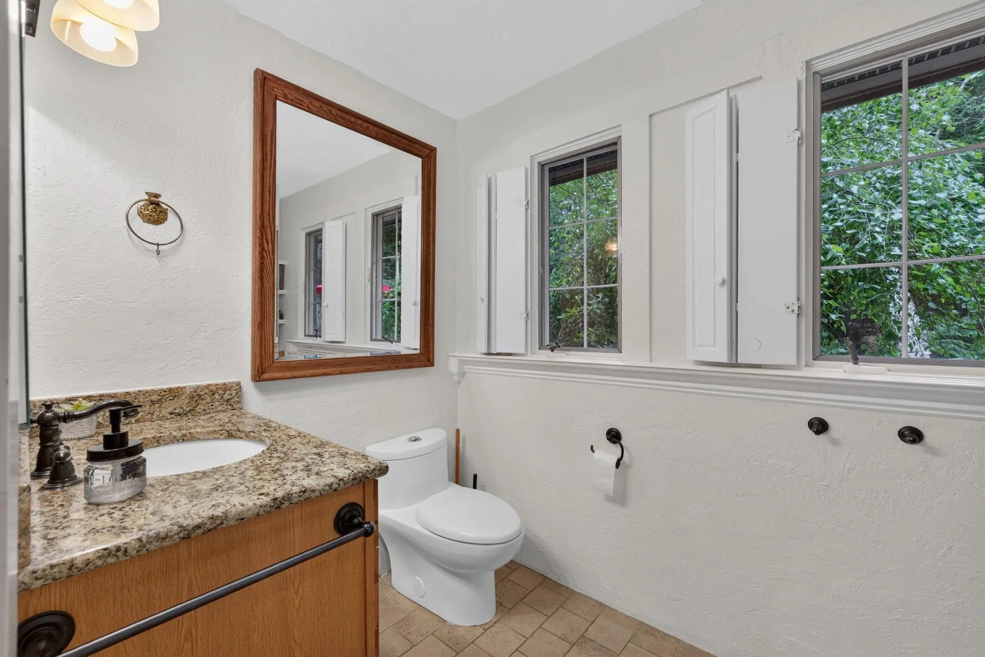 4 Clauss Lane Unity NH 03773