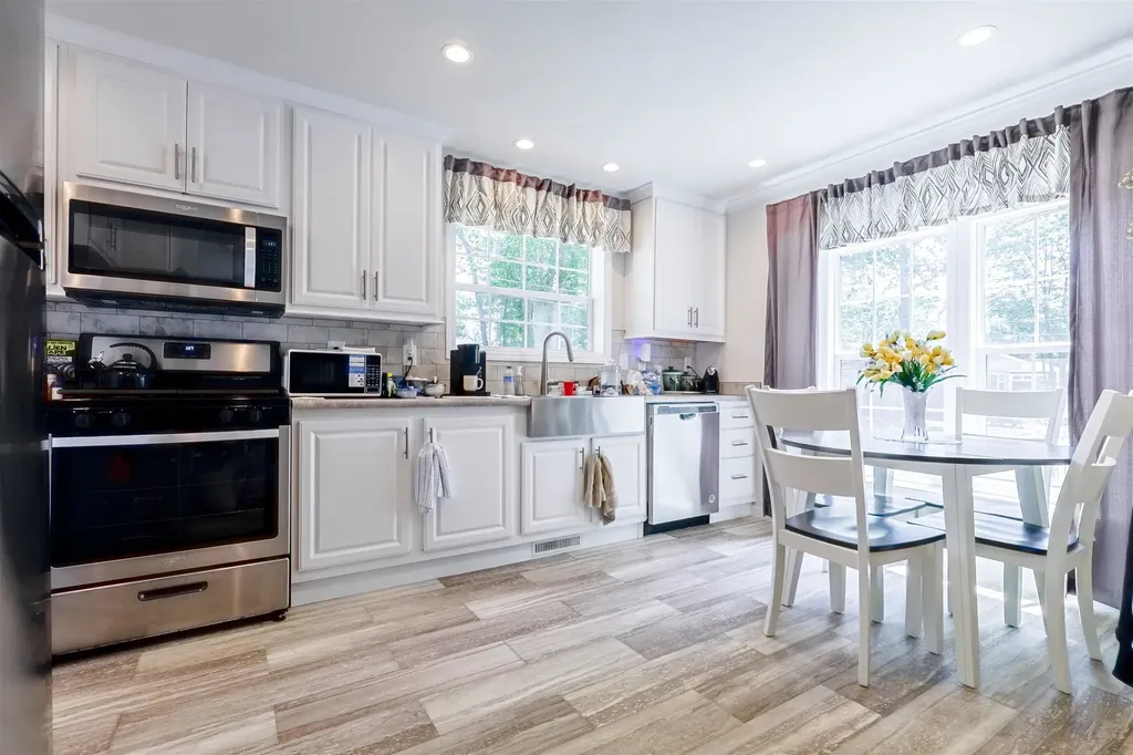 139 Robinhood Drive Exeter NH 03833
