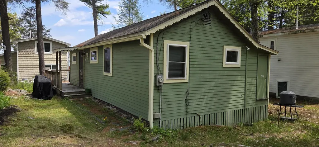 62 Old Rail Road Gilford NH 03246