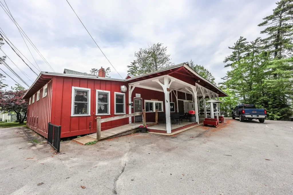 62 Old Rail Road Gilford NH 03246