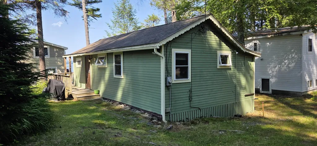 62 Old Rail Road Gilford NH 03246