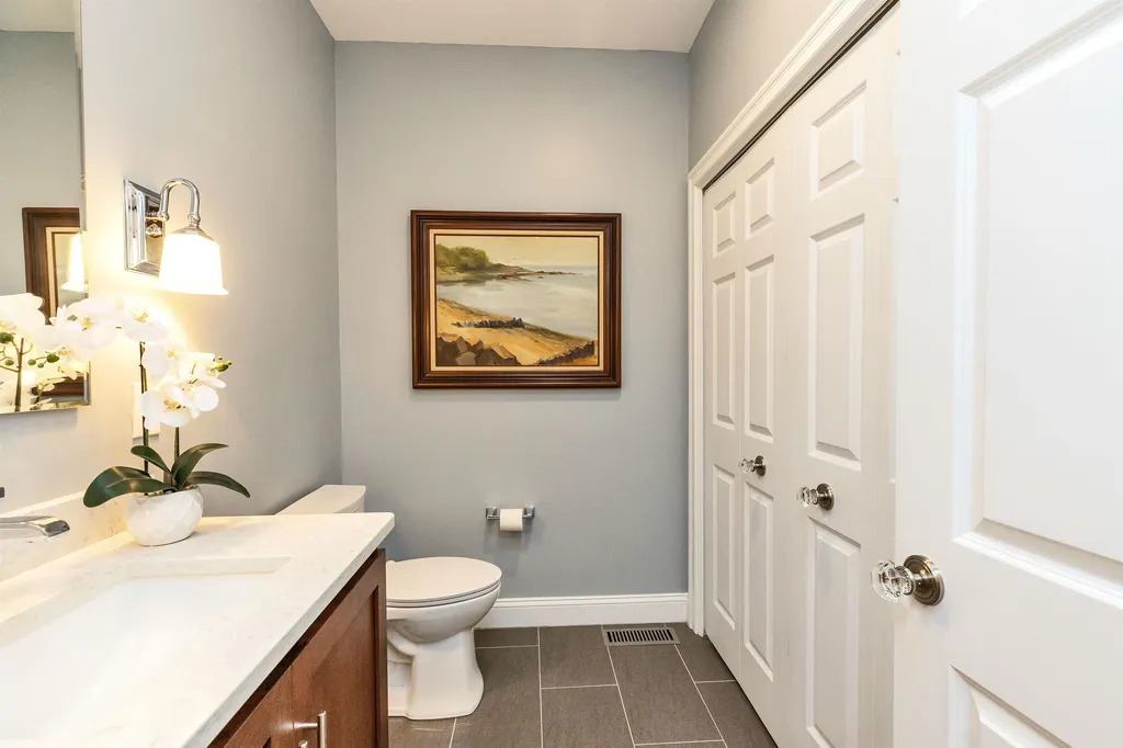 72 South Road Deerfield NH 03037