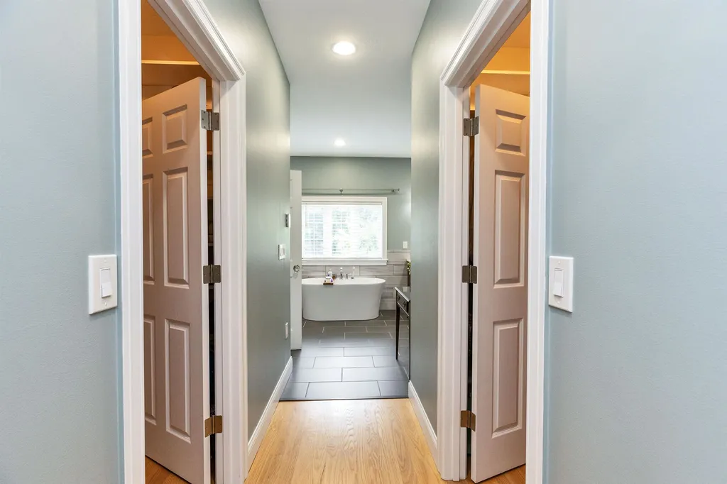 72 South Road Deerfield NH 03037