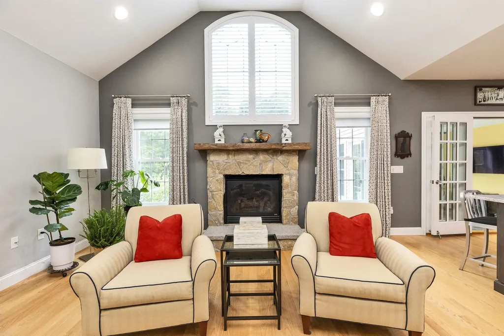 72 South Road Deerfield NH 03037
