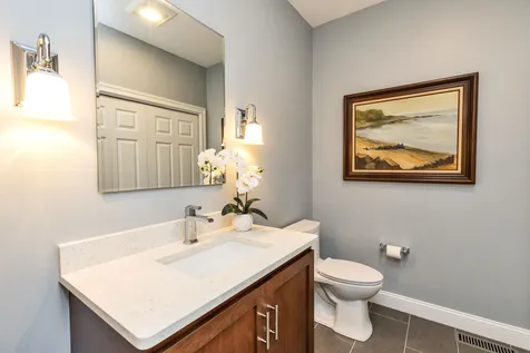 72 South Road Deerfield NH 03037