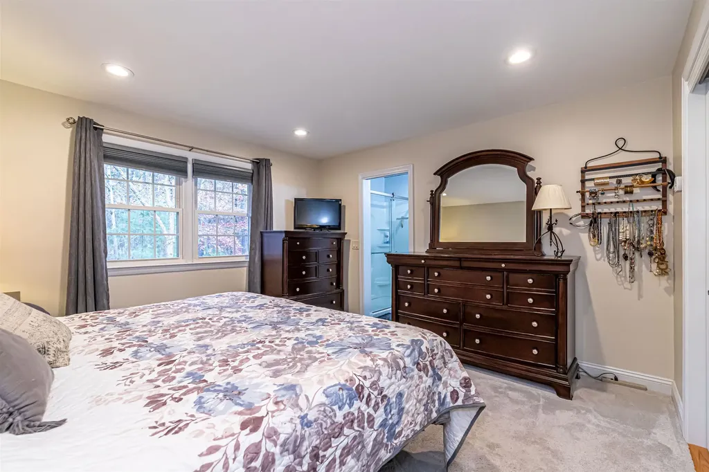 69 Bean Road Merrimack NH 03054