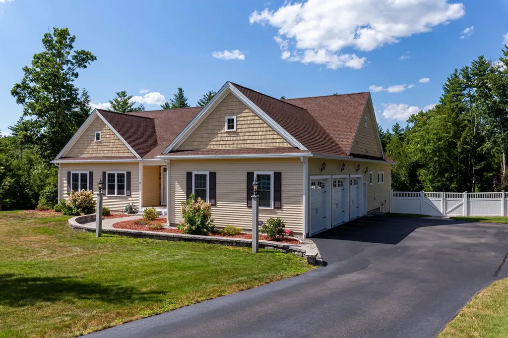 9 Windy Hollow Circle Merrimack NH 03054