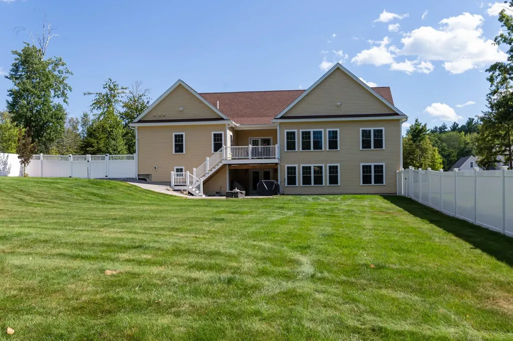 9 Windy Hollow Circle Merrimack NH 03054