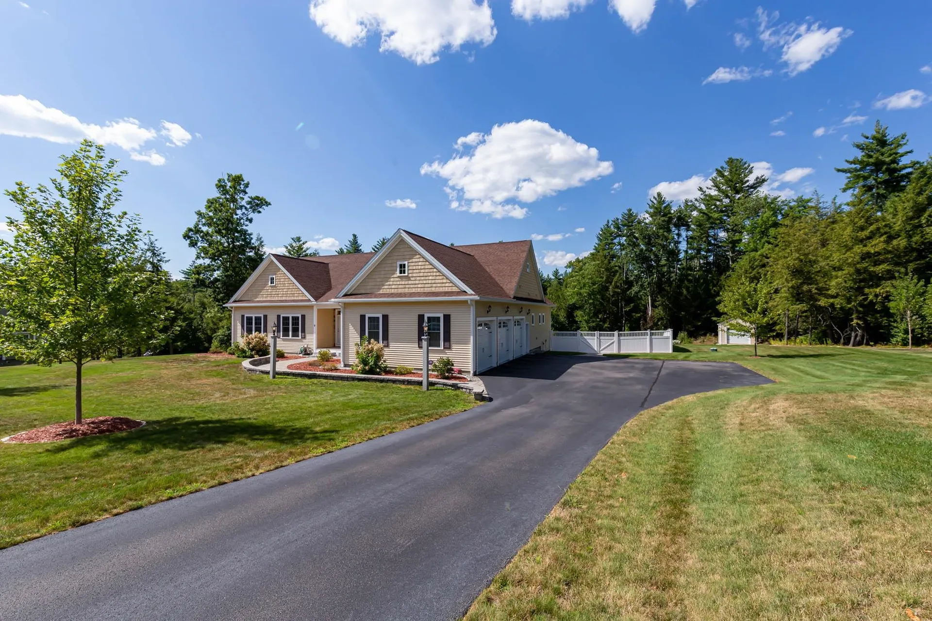 9 Windy Hollow Circle Merrimack NH 03054