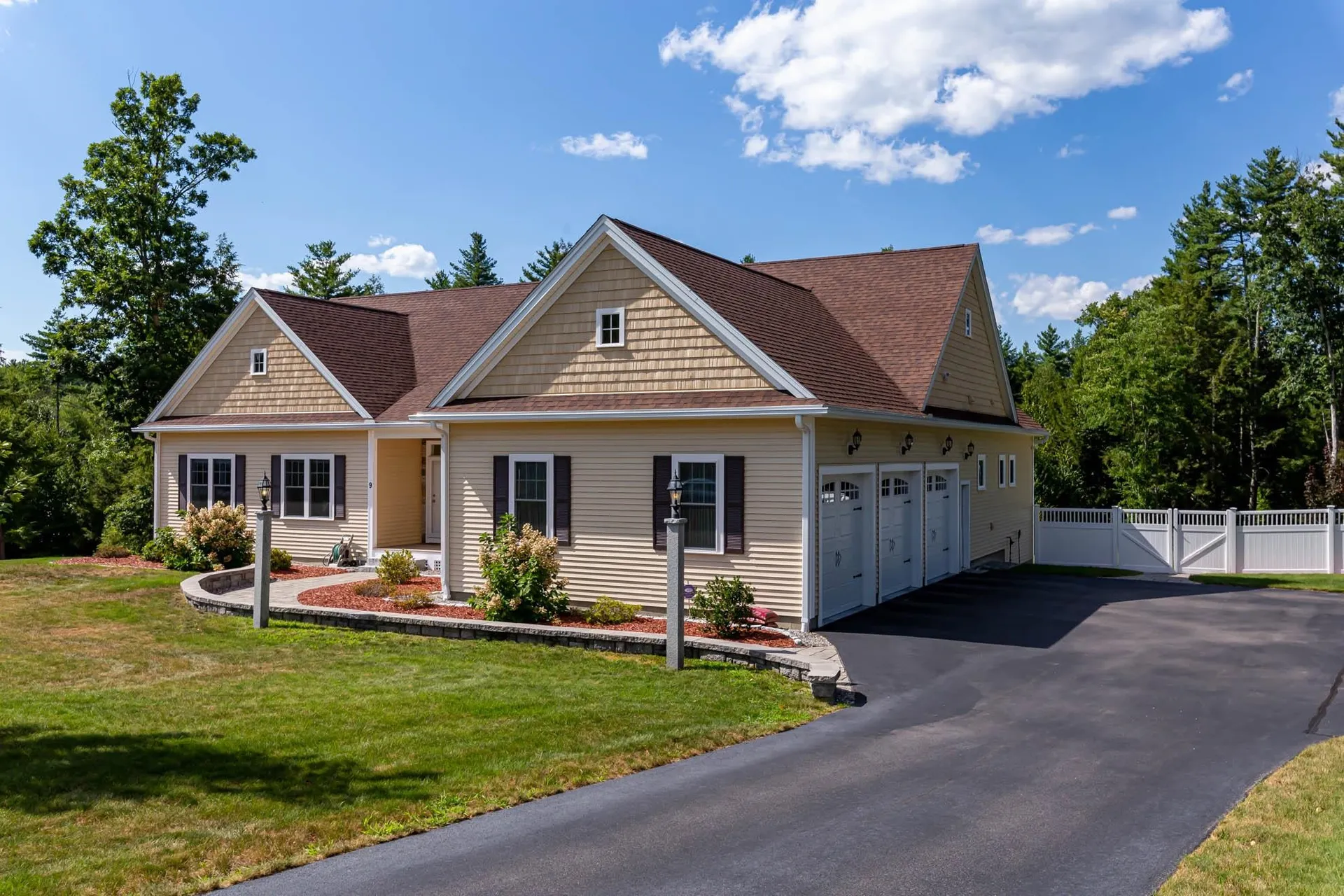 9 Windy Hollow Circle Merrimack NH 03054