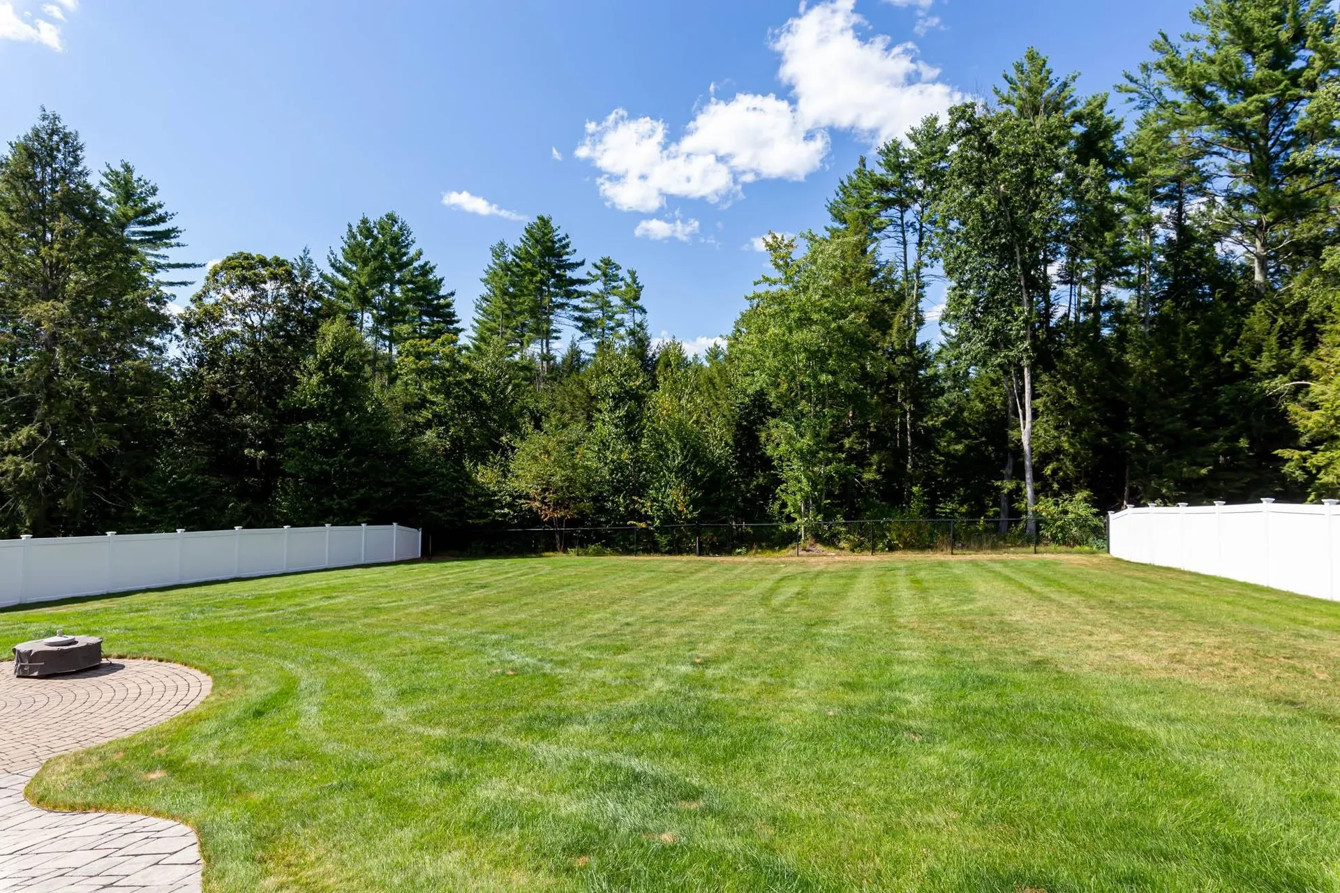 9 Windy Hollow Circle Merrimack NH 03054