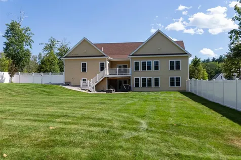 9 Windy Hollow Circle Merrimack NH 03054