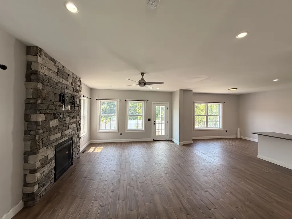 15 Chandler Way Dover NH 03820