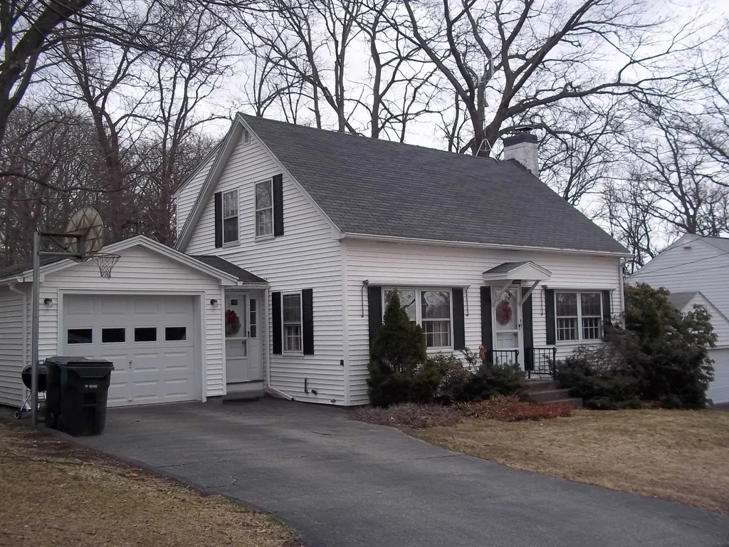 33 Lindahl Street Manchester NH 03104