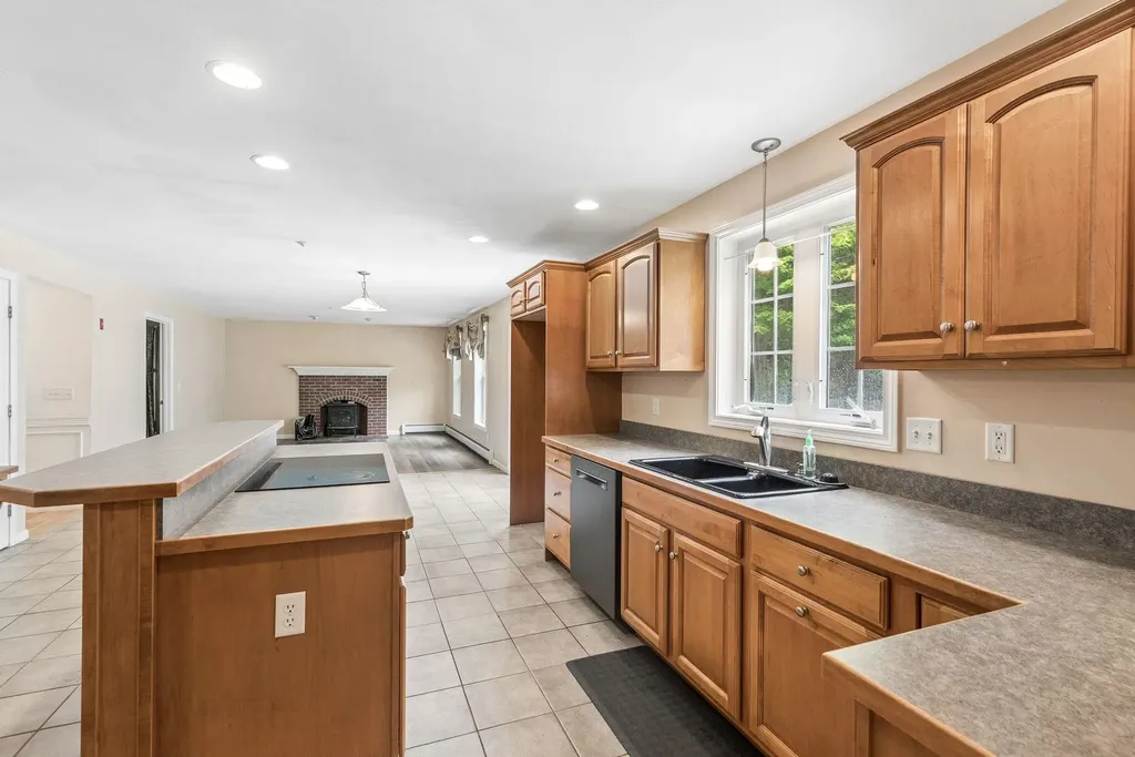 88 Crawford Road Chester NH 03036