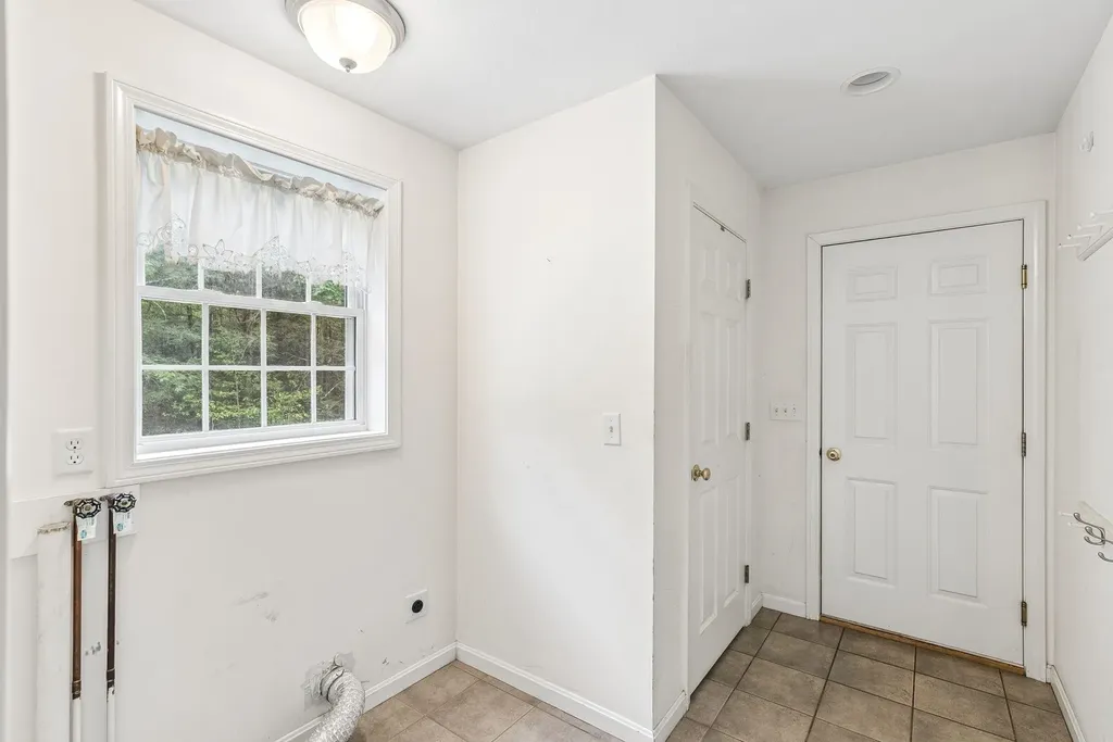 88 Crawford Road Chester NH 03036
