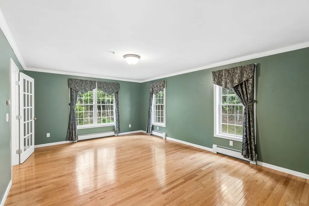 88 Crawford Road Chester NH 03036