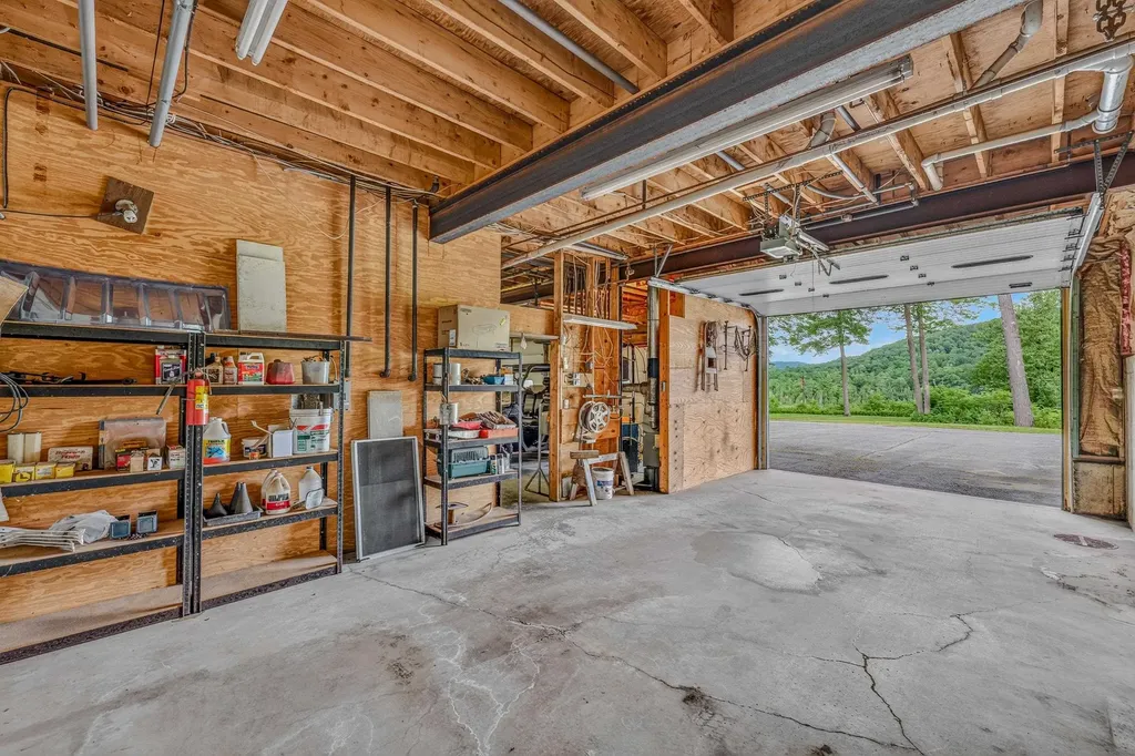 1952 Monroe Road Littleton NH 03561