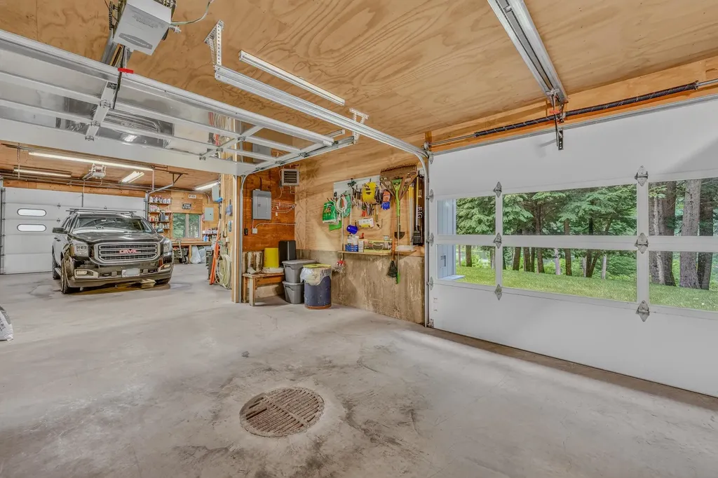 1952 Monroe Road Littleton NH 03561