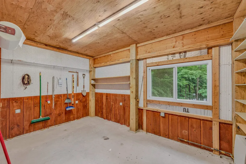 1952 Monroe Road Littleton NH 03561
