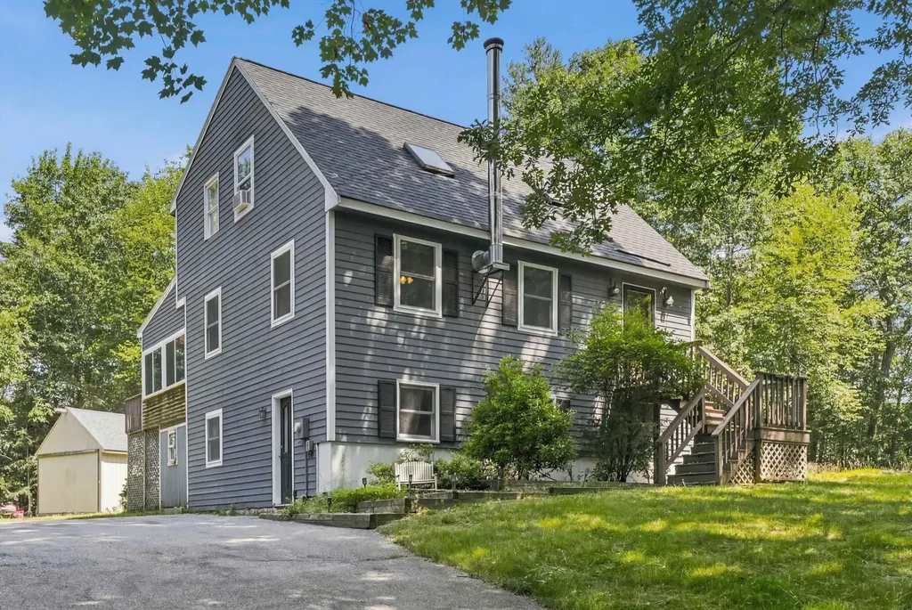25 Pinewood Loop Sandown NH 03873
