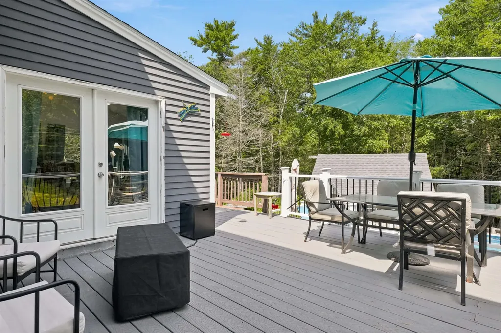 25 Pinewood Loop Sandown NH 03873