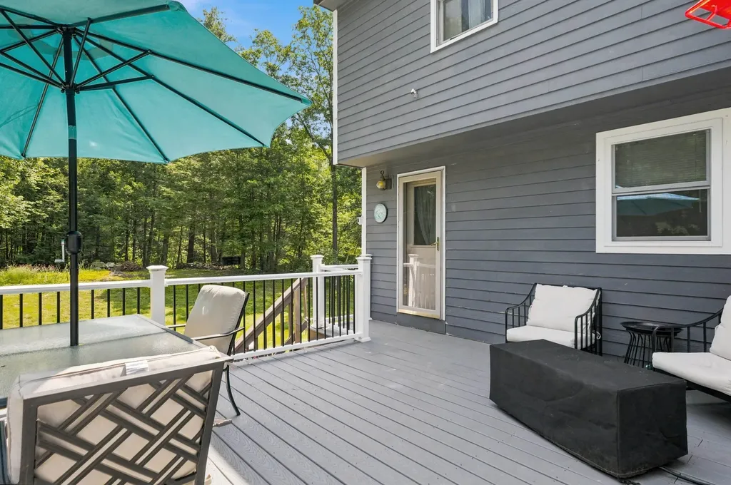 25 Pinewood Loop Sandown NH 03873