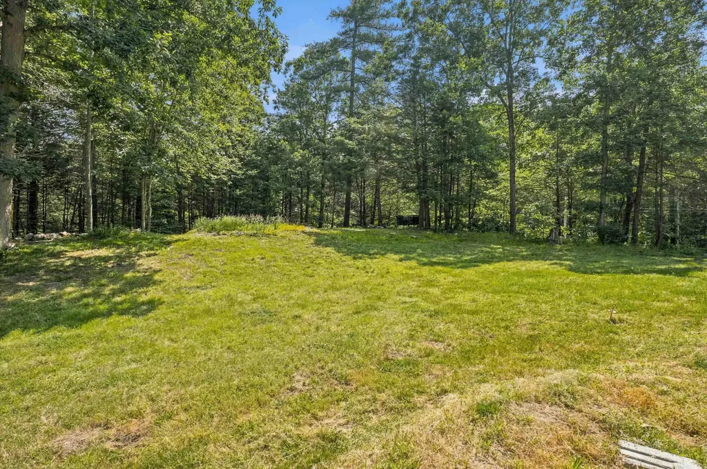 25 Pinewood Loop Sandown NH 03873