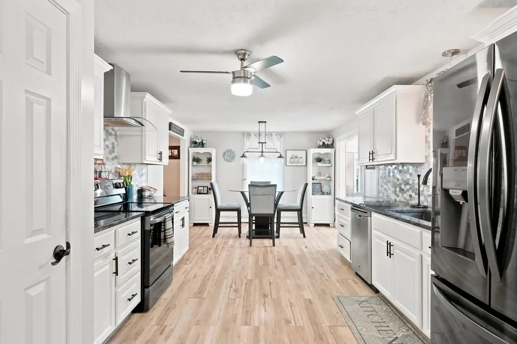 25 Pinewood Loop Sandown NH 03873