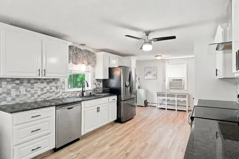 25 Pinewood Loop Sandown NH 03873