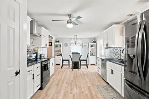 25 Pinewood Loop Sandown NH 03873
