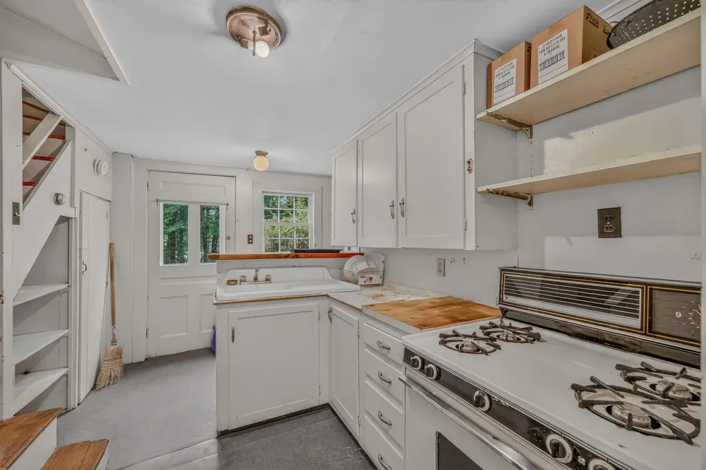 166 Main Street New Hampton NH 03256