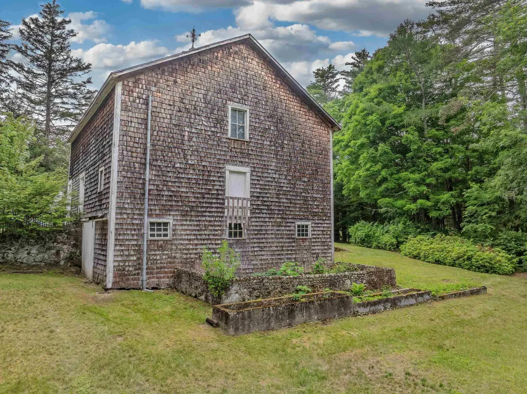 166 Main Street New Hampton NH 03256