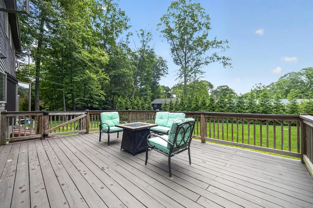 9 Stowecroft Drive Hampton NH 03842