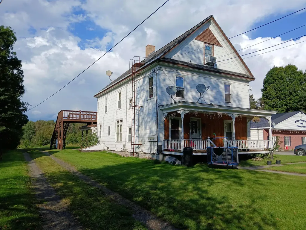 42 Bridge Street Colebrook NH 03576