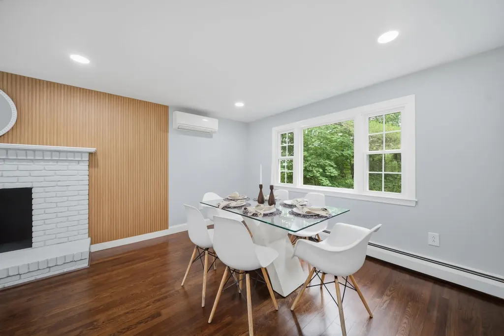 29 Dickens Street Nashua NH 03062